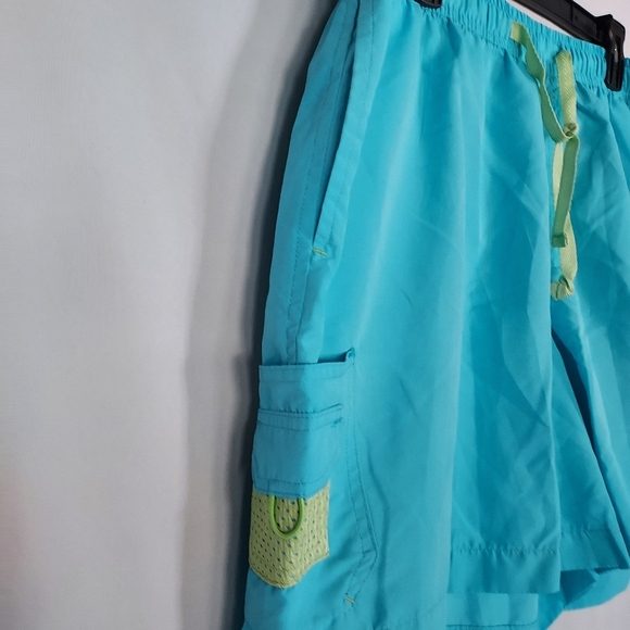 Womans Shorts - Picture 2 of 4